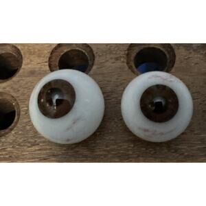 Doll Eyes 22 mm Solid Glass Round Shaped in Brown By Playhouse